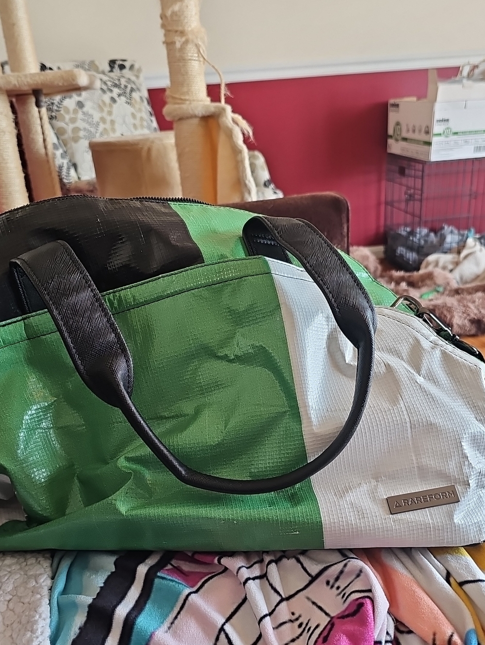 Green & White Travel Tote with Black Handles by A RAREFORM